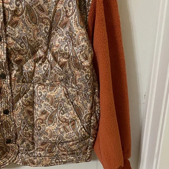 NWT Umgee Paisley Quilted Jacket with Fleece Sleeves Size Small - Picture 5 of 7